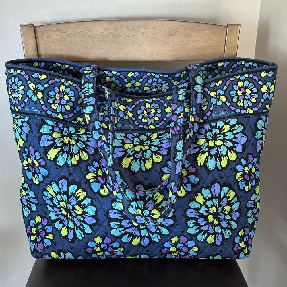 NWOT Vera Bradley Grand Tote - Indigo Pop  *Retired*